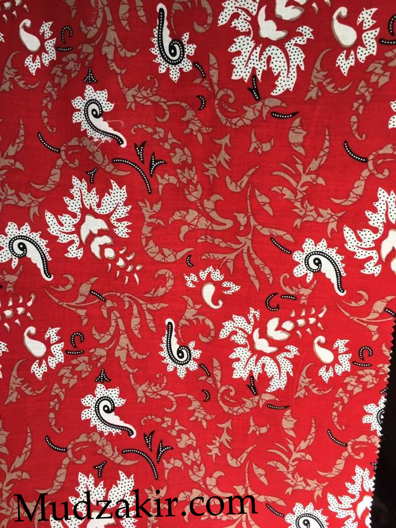 Kain batik  di  kota  Tawau dengan motif terbaru Batik  Dlidir