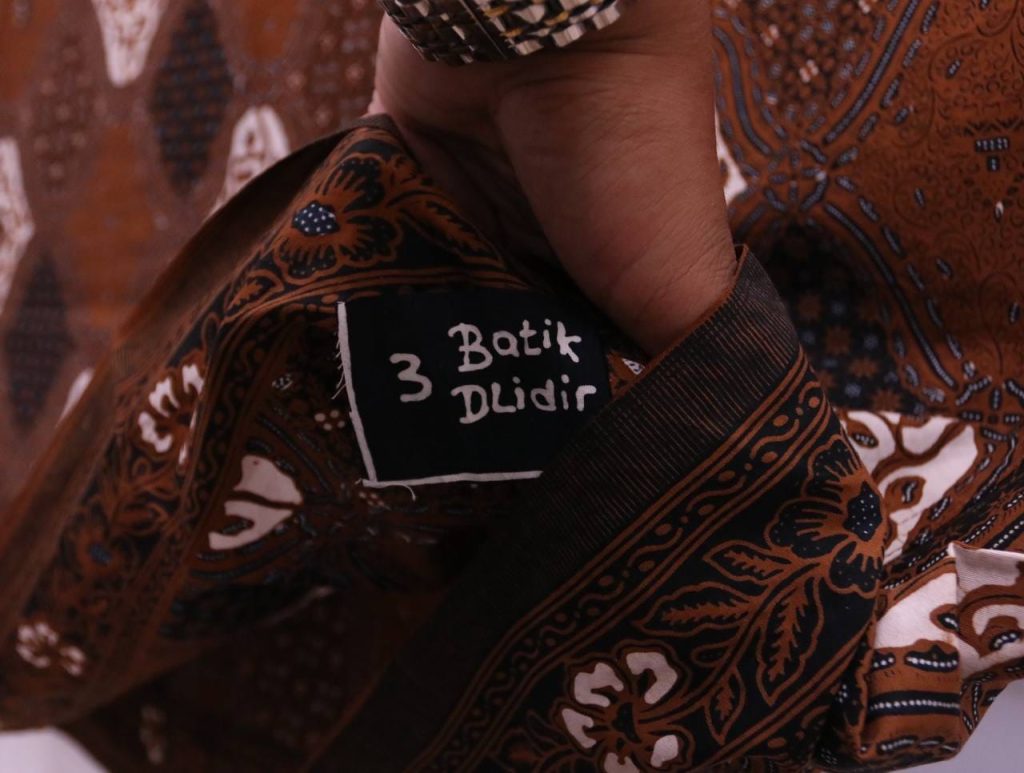 Sarung Batik Tulis Asli "Ke-3" Motif Wahyu Tumurun: Warisan Mahakarya untuk Ibadah Sholat